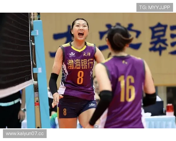 天津女排鏖战五局力克山东队展现冠军气质再引球迷热议高潮不断升
